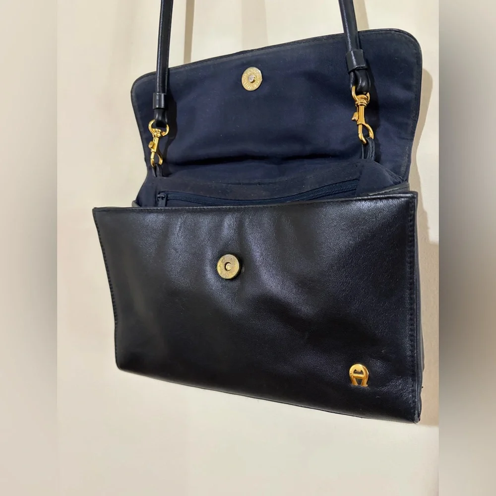 Etienne Aigner vintage classic crossbody. - Picture 3 of 12